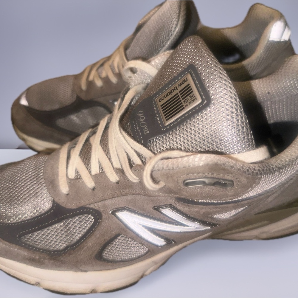 New Balance 990 v4